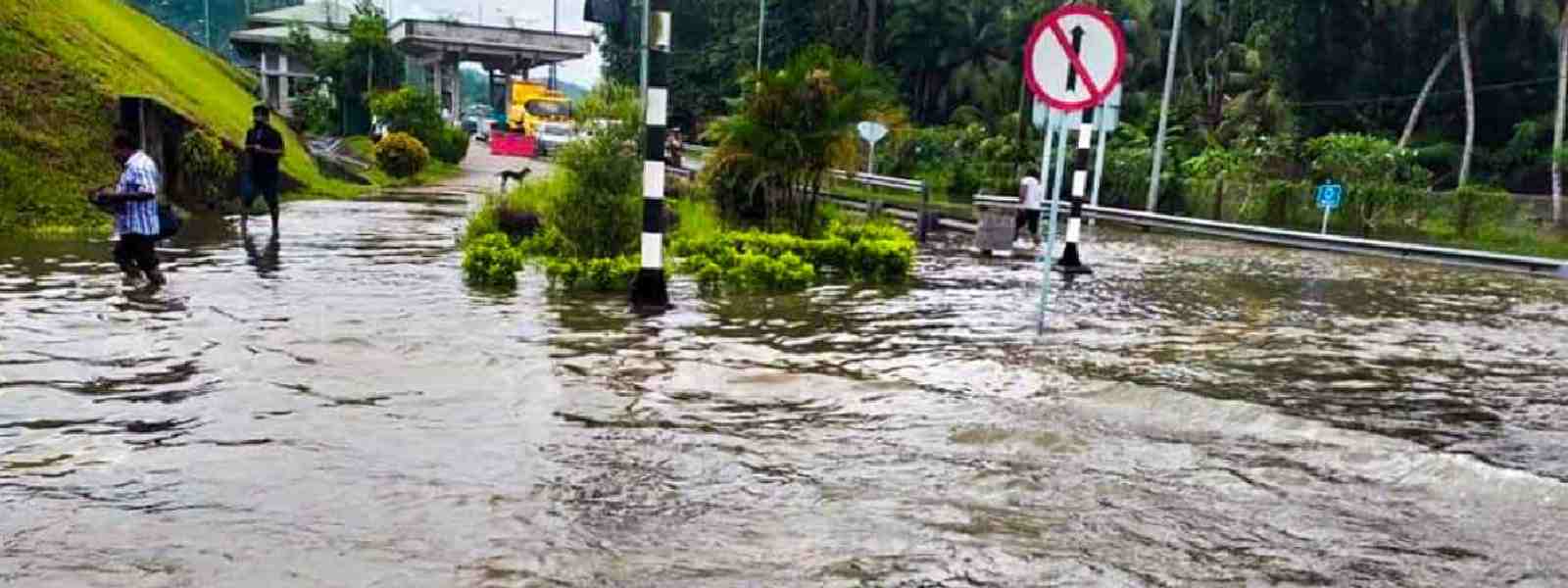 බස්නාහිර හා දකුණු පළාතේ මාර්ග රැසක ගමනාගමනයට බාධා.